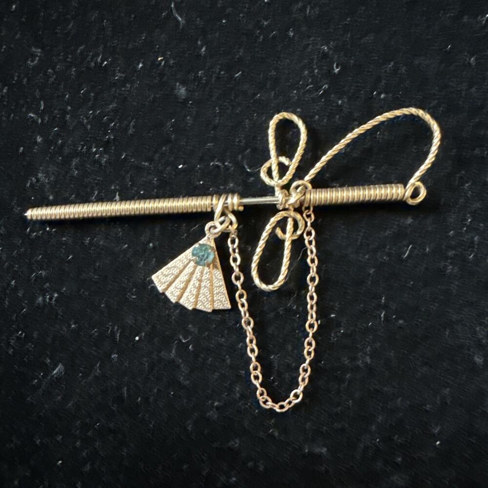 Antique Mid Century Gold Tone Twisted Wire Sword Jabot Cravat Tie Hat Pin w/ Fan